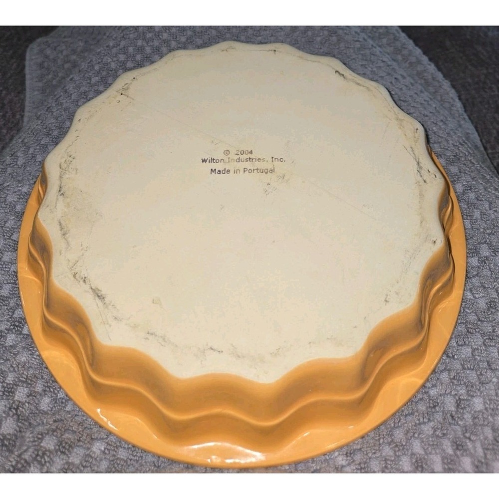 VINTAGE Wilton Industries Stoneware 10 Inch Round Pie Ruffled Pan 2004 EUC!! - Picture 2 of 6